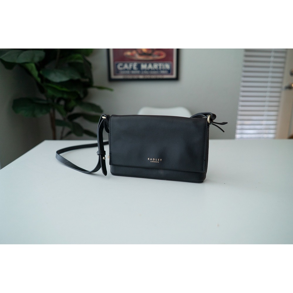Radley London Womens Crossbody Bag Flap Bovine Leather Black Small Minimalist